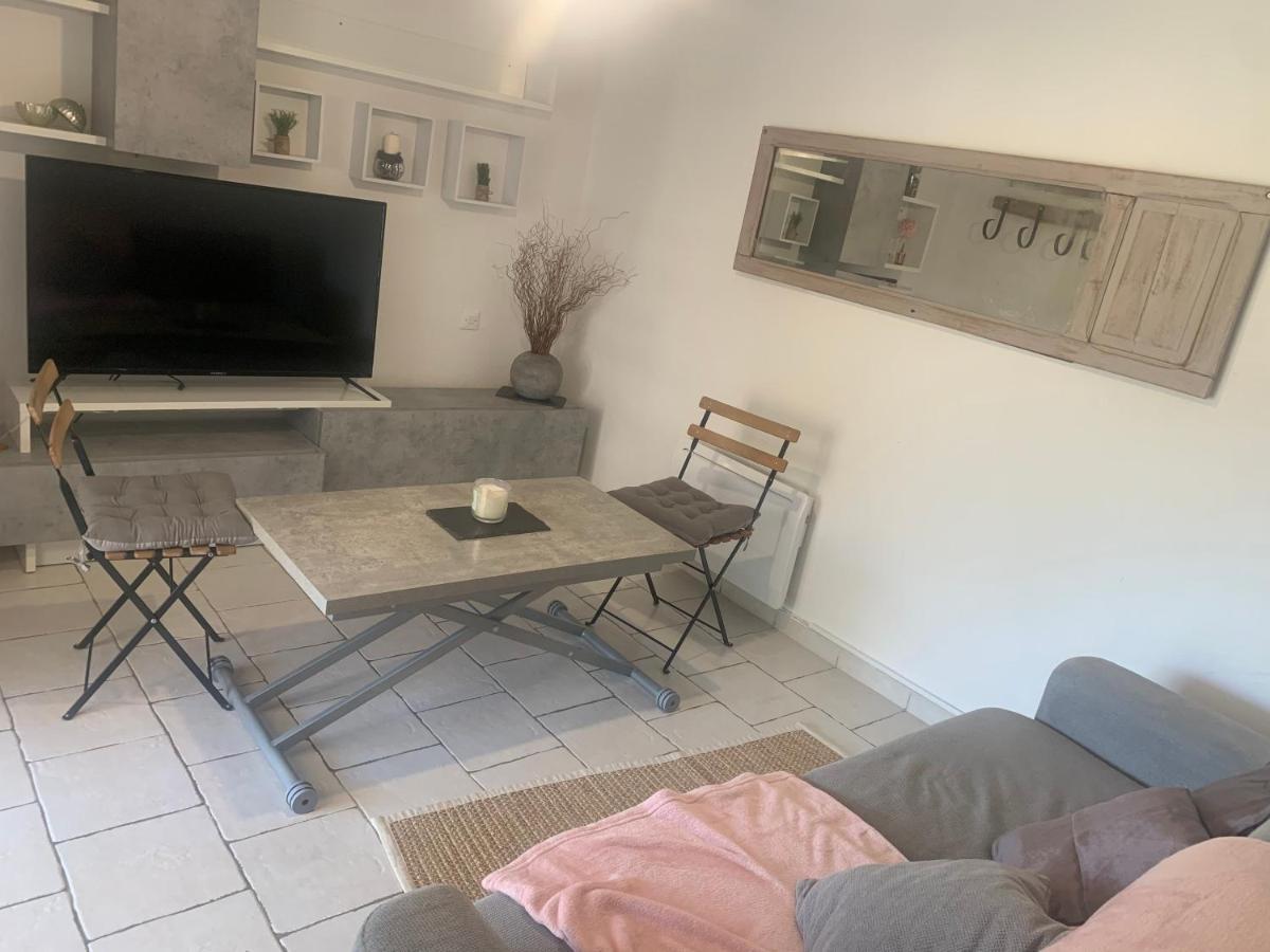 Charmante Maison Avec Piscine 古尔东 外观 照片